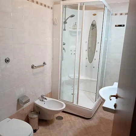 Pensión Opera Italian