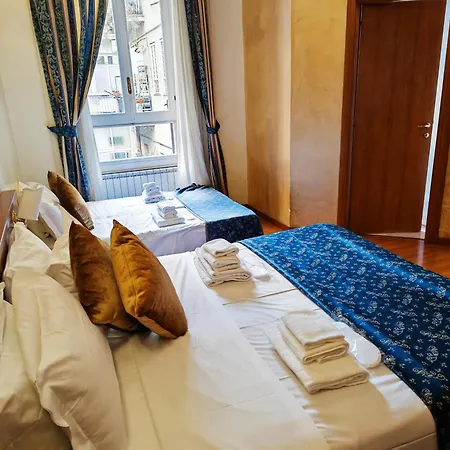 Pensión Opera Italian