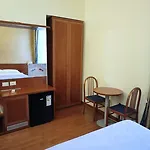 Opera Italian بيت ضيافة 3*