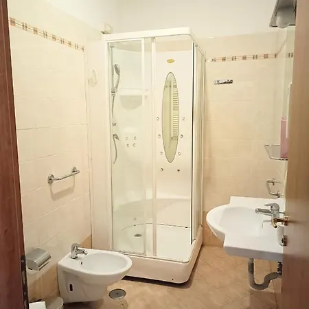 Opera Italian Guest house *